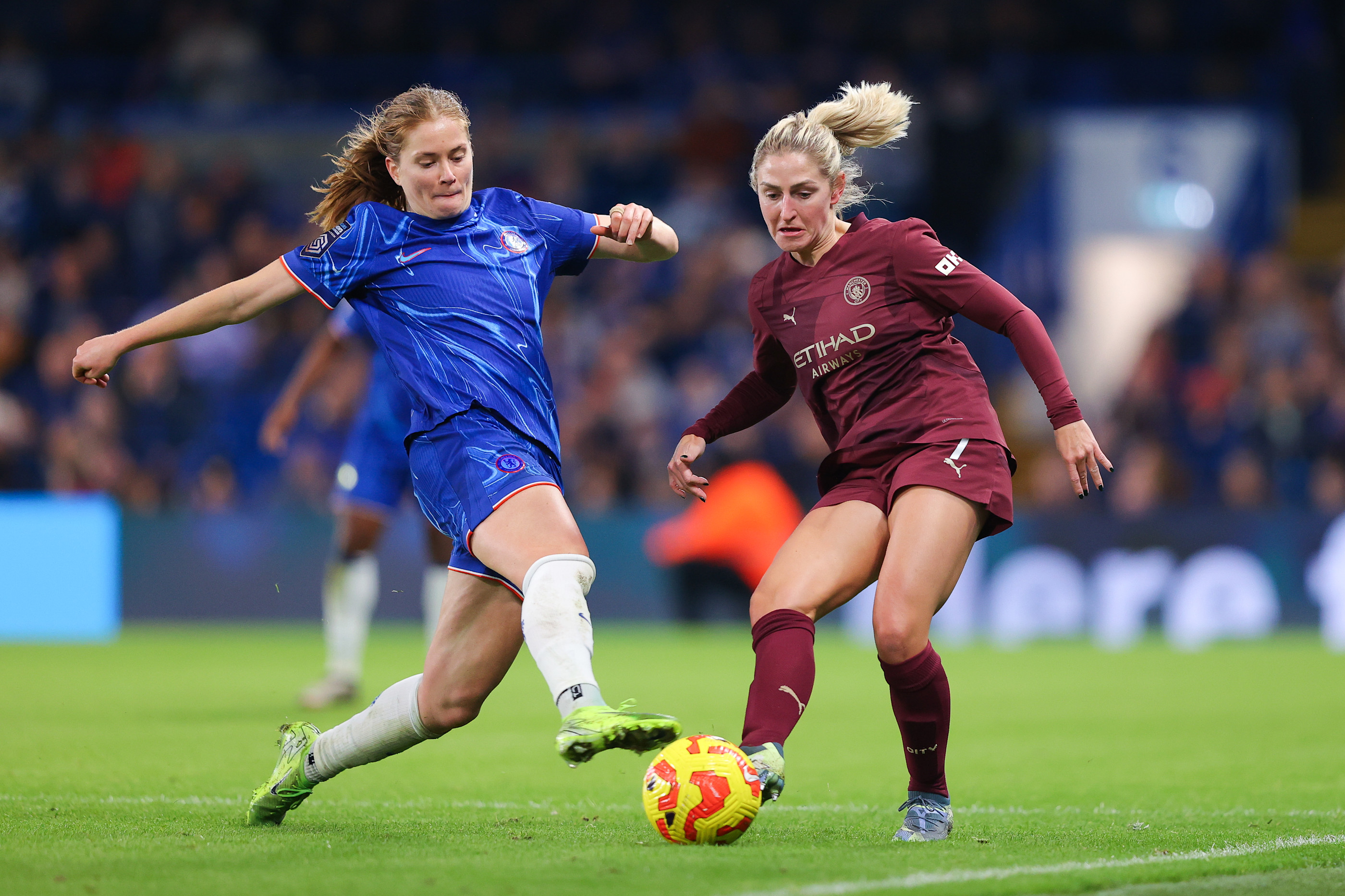 Women's Super League дедалі менше спирається на місцевих футболісток